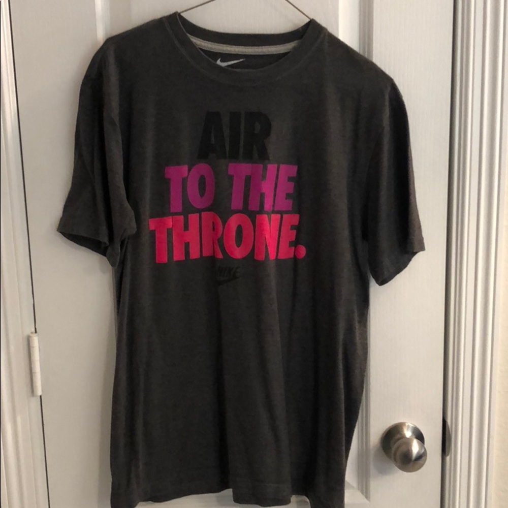 Nike Standard Fit: Air to the Throne. Tee